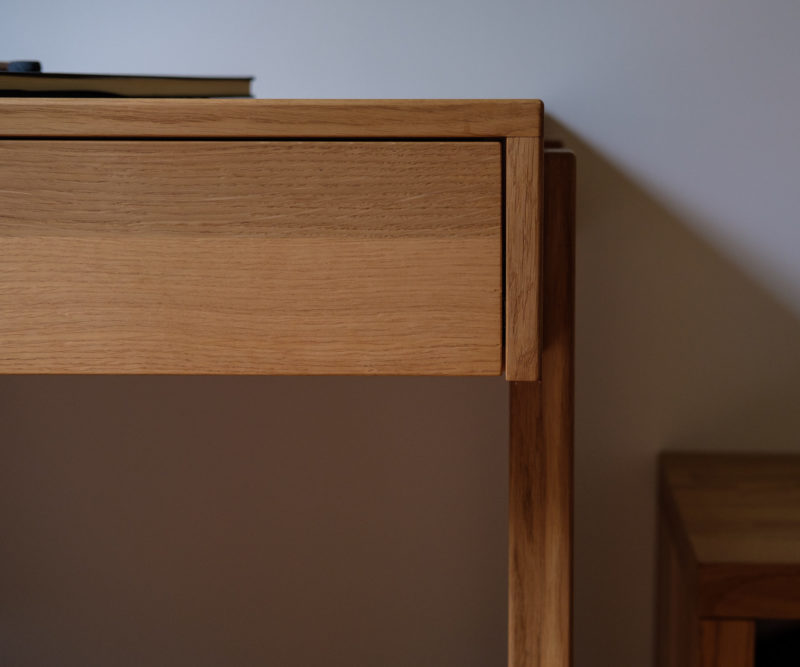 Oak desk – detail view of the desk